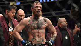 Conor McGregor hayranını darp etti Conor McGregor hayranını darp etti