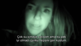 Holly su yüzünden fenalaşıyor Holly su yüzünden fenalaşıyor