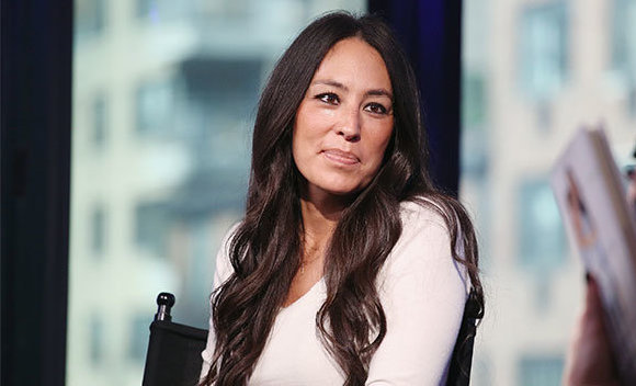 Joanna Gaines'ten kırlent ve halı koleksiyonu Joanna Gaines'ten kırlent ve halı koleksiyonu