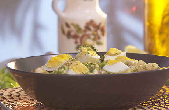 Yumurtalı karnabahar salatası Yumurtalı karnabahar salatası